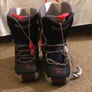 Snowboard boots